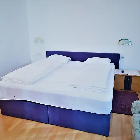 Konukevi Gasthof Theresienhof *
