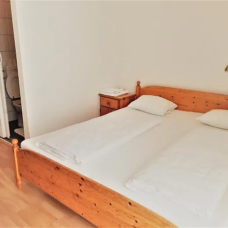 Konukevi Gasthof Theresienhof *